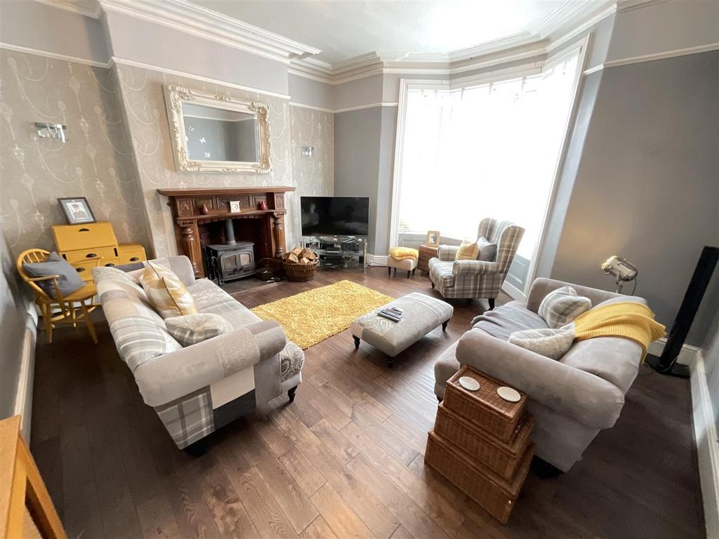 Highfield, Scarborough 6 bed house £310,000
