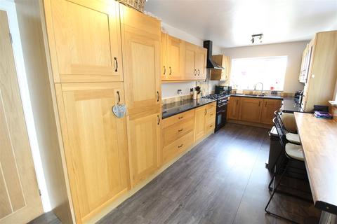 3 bedroom detached house for sale - Thorpe Lane, Almondbury, Huddersfield HD5 8TA