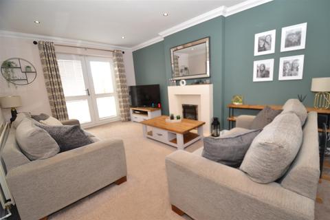 17 Appleby Close, Queensbury, Bradford, BD13 2TB