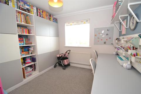 17 Appleby Close, Queensbury, Bradford, BD13 2TB