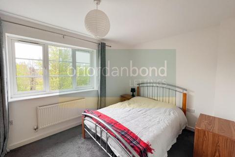 3 bedroom terraced house to rent - Clover Field, Grange Park, Northampton, NN4