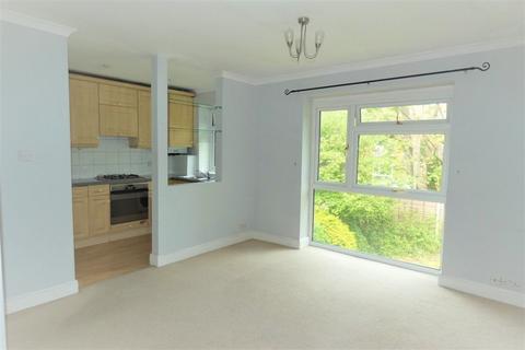 2 bedroom flat to rent, Griffin Way,  Bookham