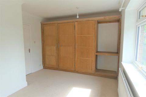 2 bedroom flat to rent, Griffin Way,  Bookham