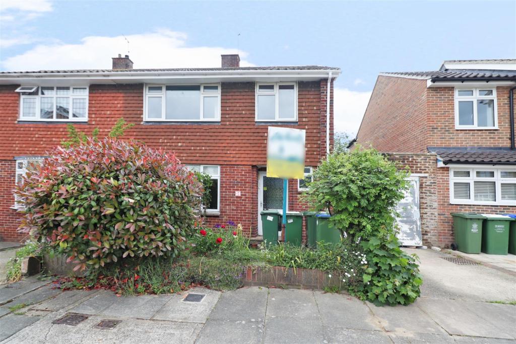 The Spinney, Sidcup 3 bed semidetached house £500,000