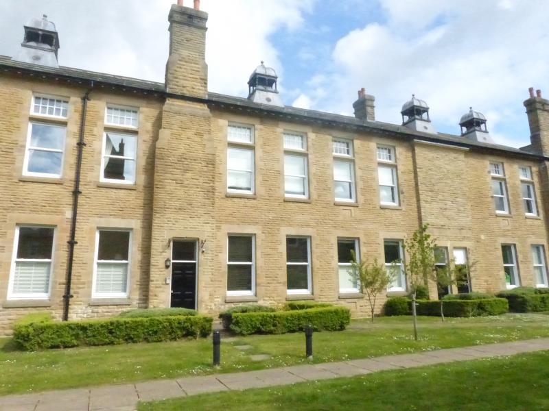 BUCKDEN COURT, MENSTON, LS29 6AJ 2 bed flat £775 pcm (£179 pw)