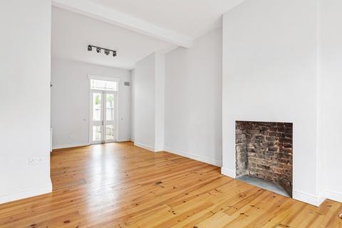 82 Graveney Road, London, SW17 0EH