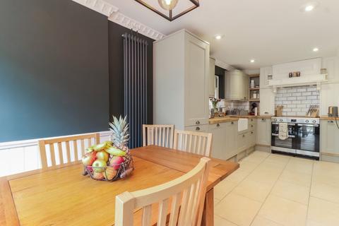 2 bedroom house for sale - St Pauls Court, The Common,, Chipperfield, Herts, WD4