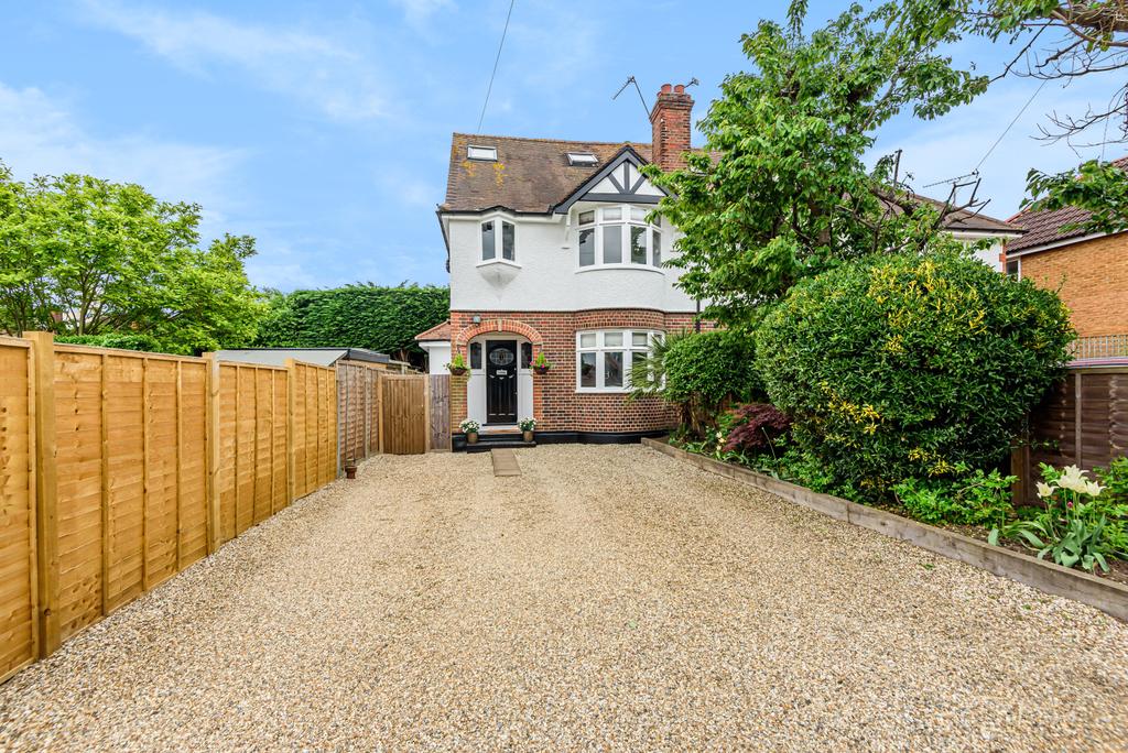 Dudley Road, WaltonOnThames, KT12 4 bed semidetached house £895,000