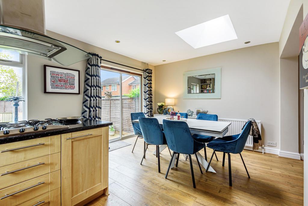 Dudley Road, WaltonOnThames, KT12 4 bed semidetached house £895,000