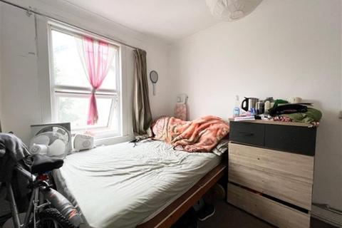 First Floor Flat, 14 Cecil Road, Hounslow, TW3 1NT