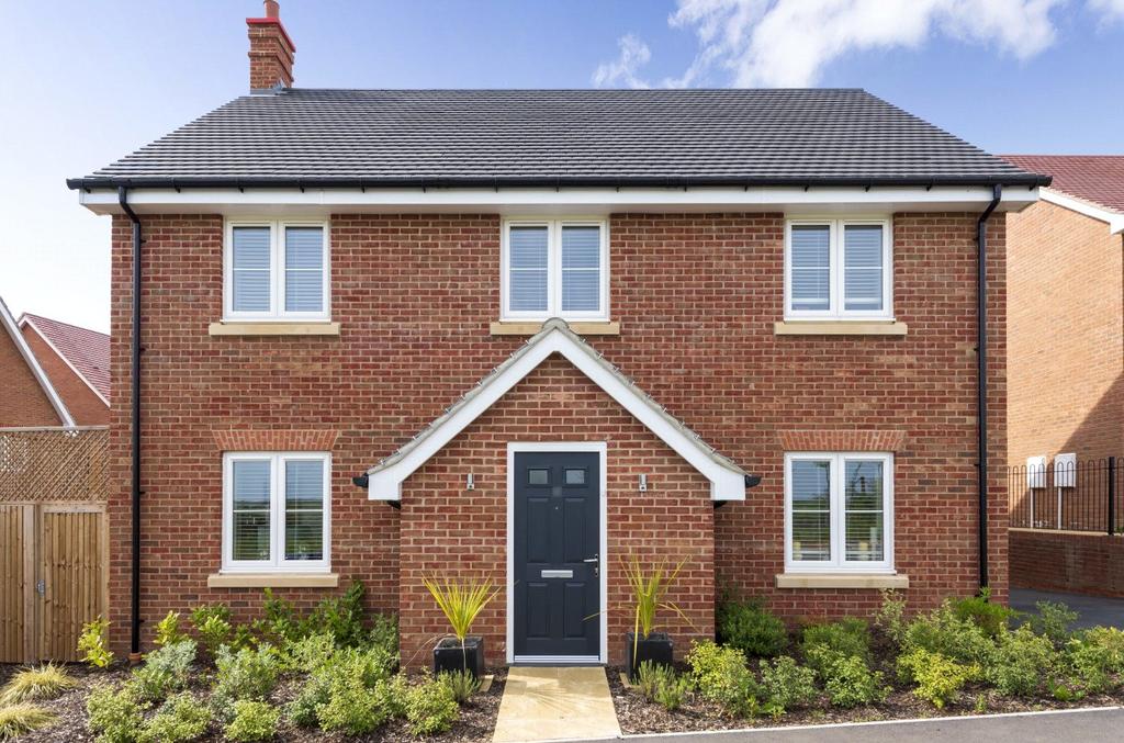 Blencowe Crescent, Steeple Claydon... 4 bed detached house £575,000