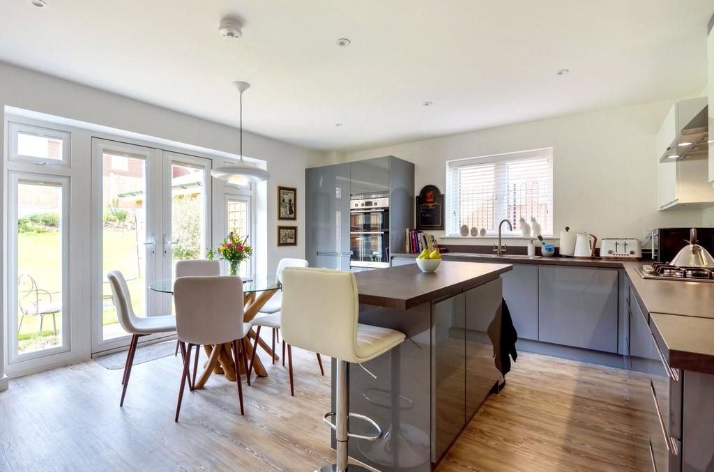Kitchen/Dining