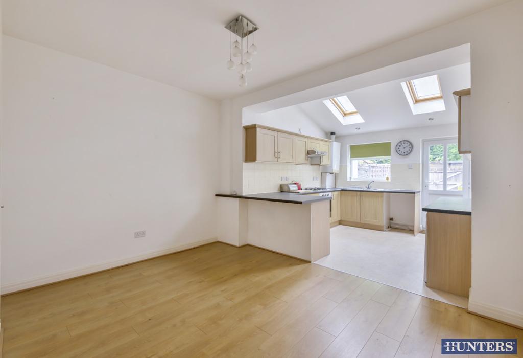 Newearth Road, Worsley, Manchester 2 bed terraced house £850 pcm (£
