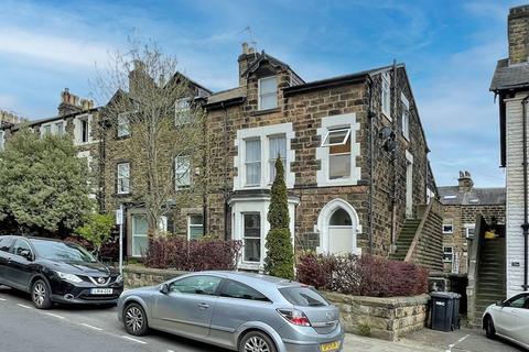 4 bedroom end of terrace house for sale - Mayfield Grove, Harrogate, HG1