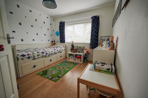 2a Lynton Avenue, Northampton, NN2 8LX