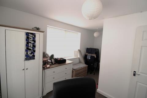 2 bedroom flat for sale - Whingate, Leeds, LS12
