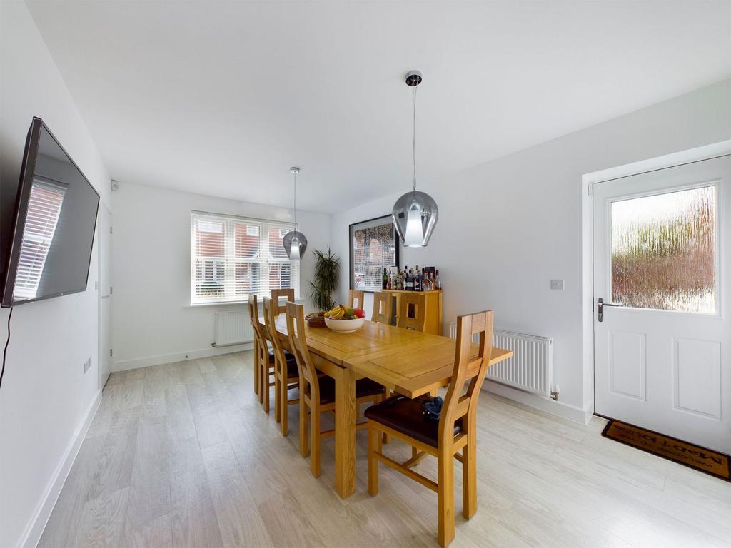 Kitchen/dining/family room