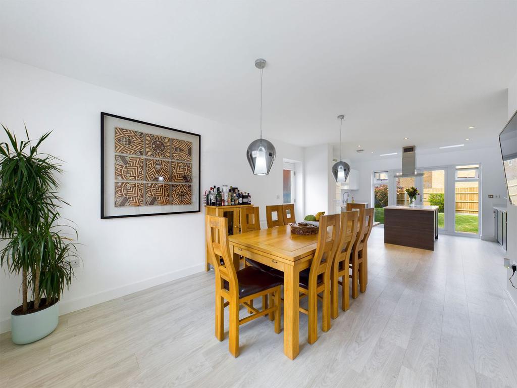 Kitchen/dining/family room