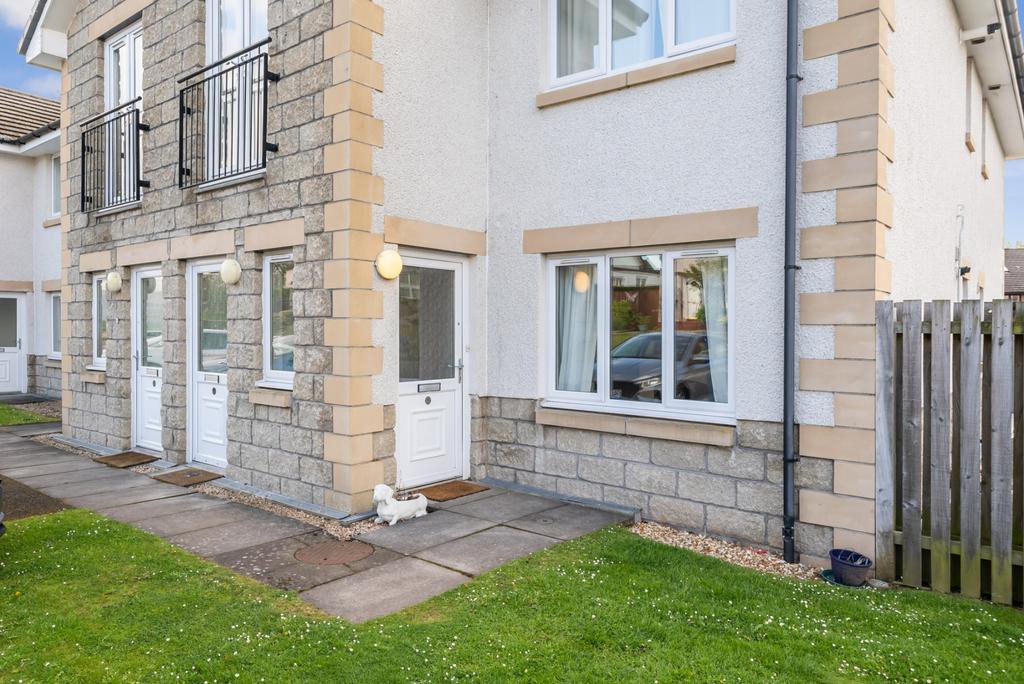 Station Road, Bannockburn, Stirling... 2 bed apartment £129,000