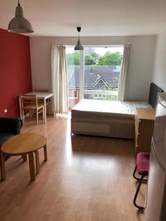 Studio to rent, Birmingham B16