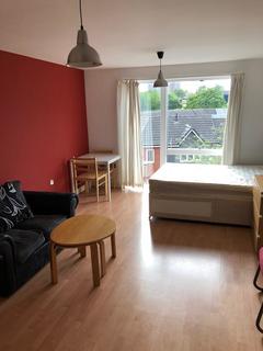 Studio to rent, Birmingham B16