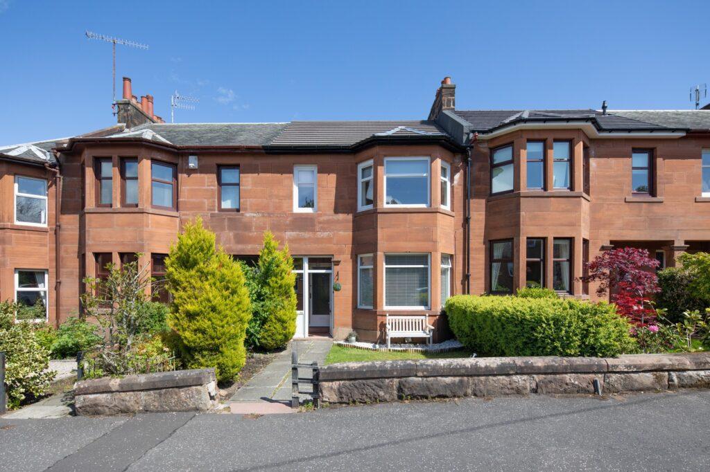 Carrick Crescent, Giffnock 3 bed terraced house £329,000
