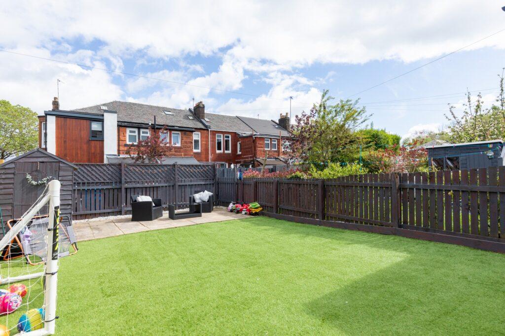 Carrick Crescent, Giffnock 3 bed terraced house £329,000