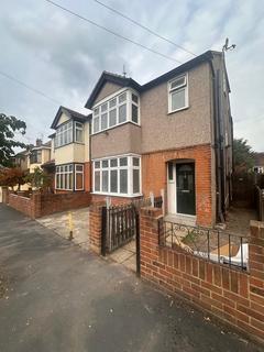 4 bedroom semi-detached house to rent, Norfolk Road Romford RM7 9DL