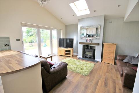 3 bedroom semi-detached bungalow for sale - Gathurst Road, Orrell, Wigan, WN5 8QJ