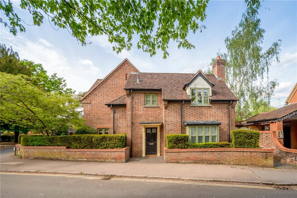 School Lane, Welwyn, Hertfordshire 4 bed semidetached house £850,000