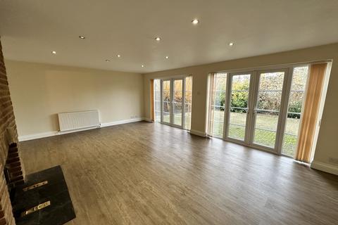 4 bedroom detached house to rent, Chippenham CB8