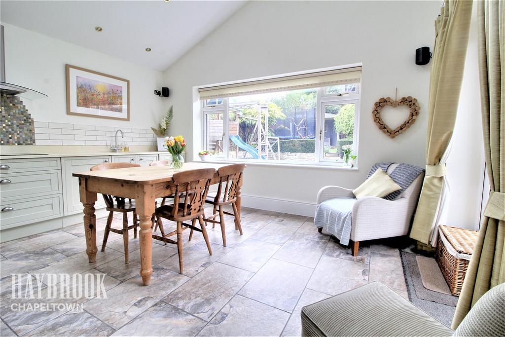 Greenhead Lane, Chapeltown 3 bed link detached house £350,000