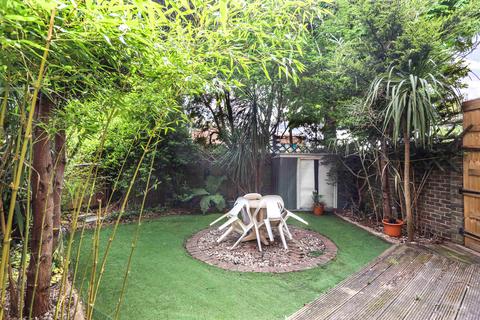40 Deena Close, London, W3 0HR