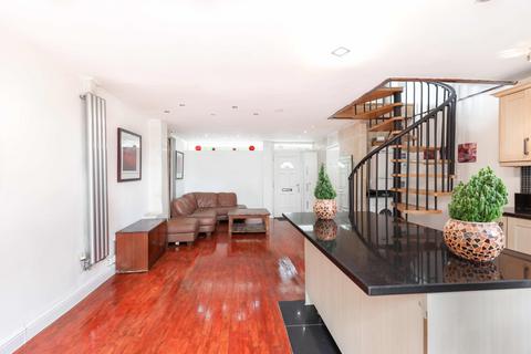 40 Deena Close, London, W3 0HR