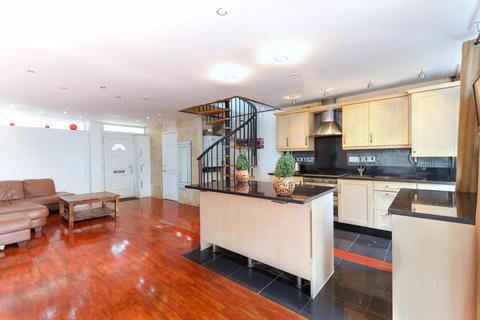 40 Deena Close, London, W3 0HR