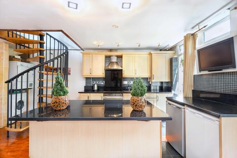 40 Deena Close, London, W3 0HR