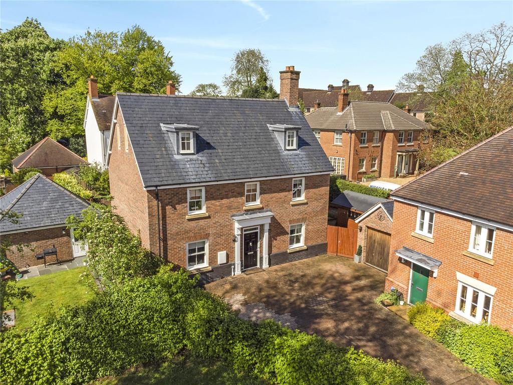 Whatley Drive, Pewsey, Wiltshire, SN9 5 bed detached house £720,000