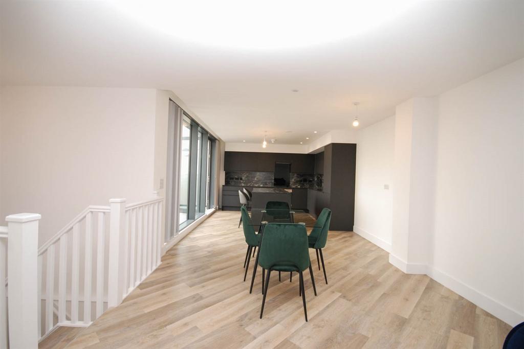 Kitchen/Dining Area
