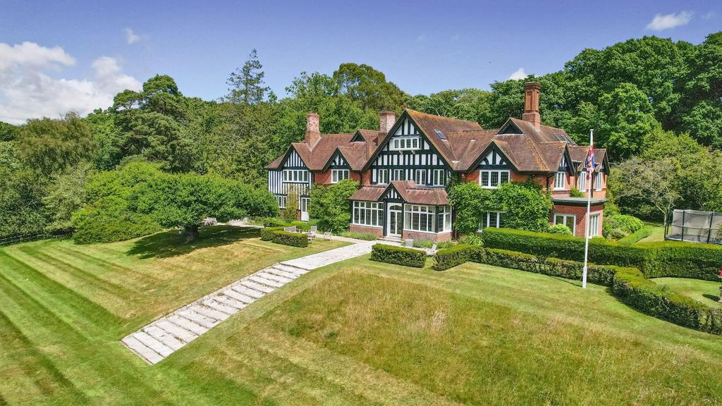 Boldre, Lymington, Hampshire, SO41 7 bed detached house £6,950,000