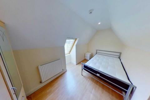 4 bedroom flat to rent, Richmond Road, Roath