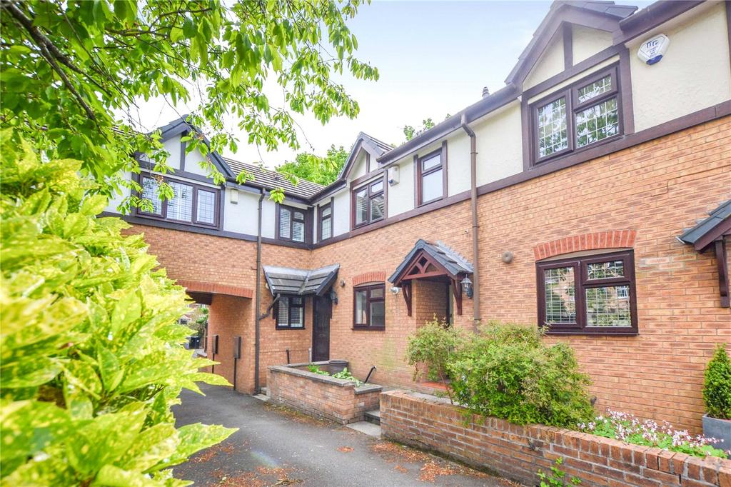 St James Drive, Sale, Cheshire, M33 2 bed terraced house £1,100 pcm