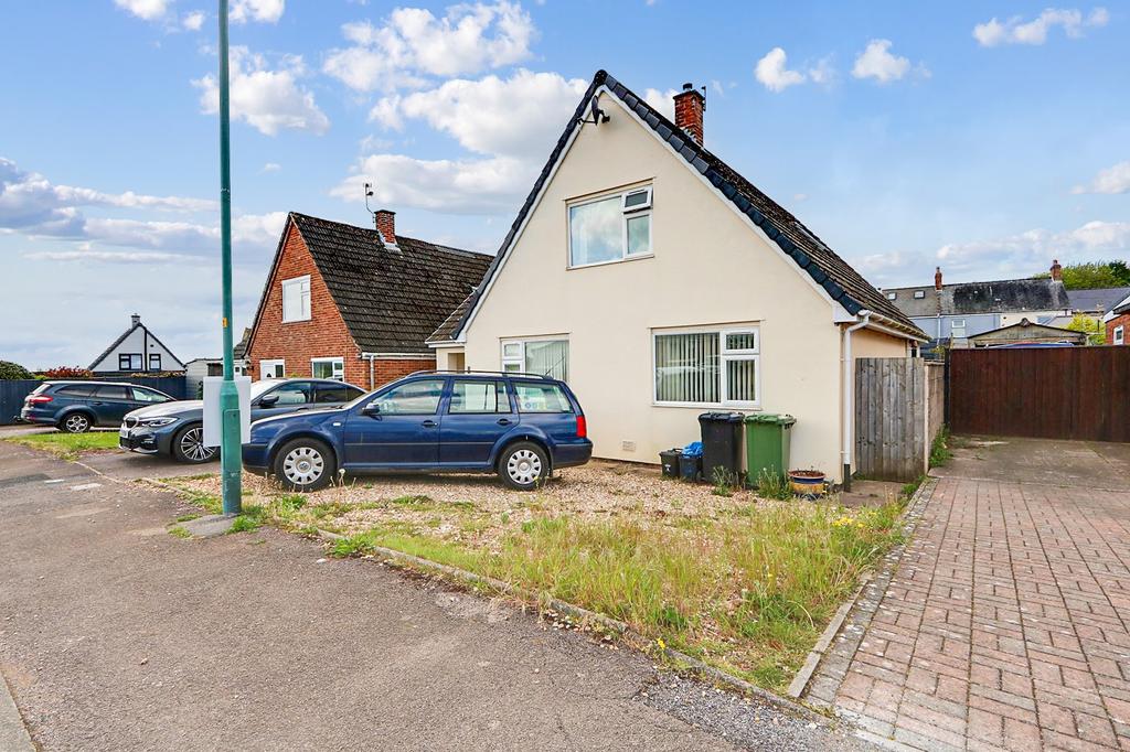 Lancaster Drive, Lydney... 3 bed detached house £349,000