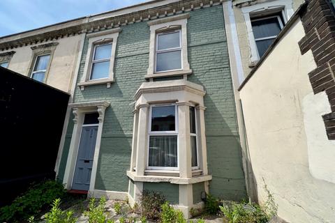 3 bedroom terraced house to rent, Gloucester Road, Horfield, Bristol, Somerset, BS7