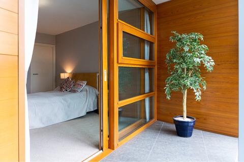 1 bedroom flat for sale - Lombard Road,London,SW11 3RF