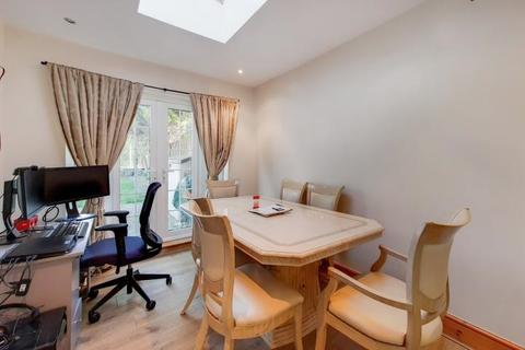 1 Chelford Road, Bromley, BR1 5QT