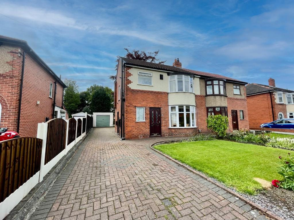 8 Braddyll Road, Bolton, Lancashire, BL5 1DY 3 bed semidetached house