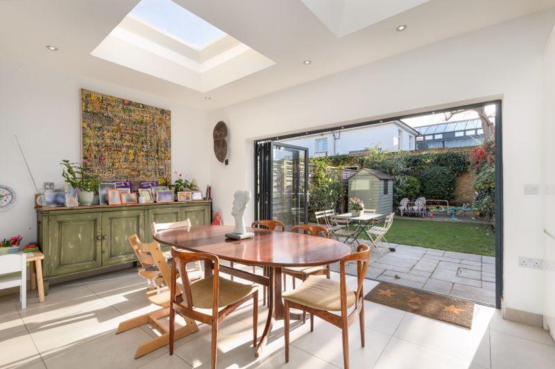 Wendell Road W12 4 bed terraced house £3,900 pcm (£900 pw)