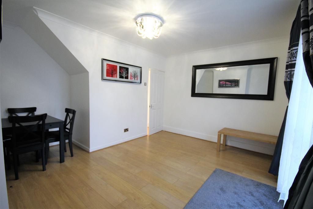 Stanway Street, Hoxton, London, N1 6RX 2 bed flat £1,898 pcm (£438 pw)