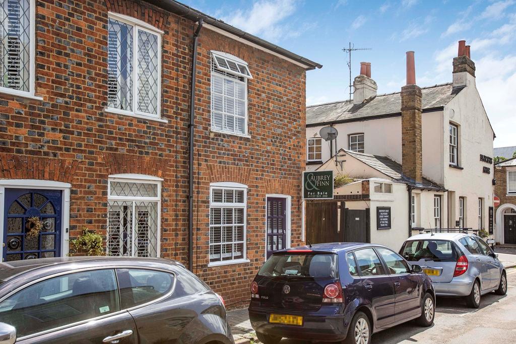 College Place, St Albans, AL3 2 bed end of terrace house for sale £