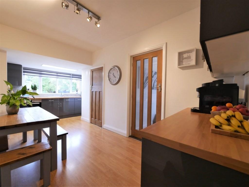 Kitchen diner1